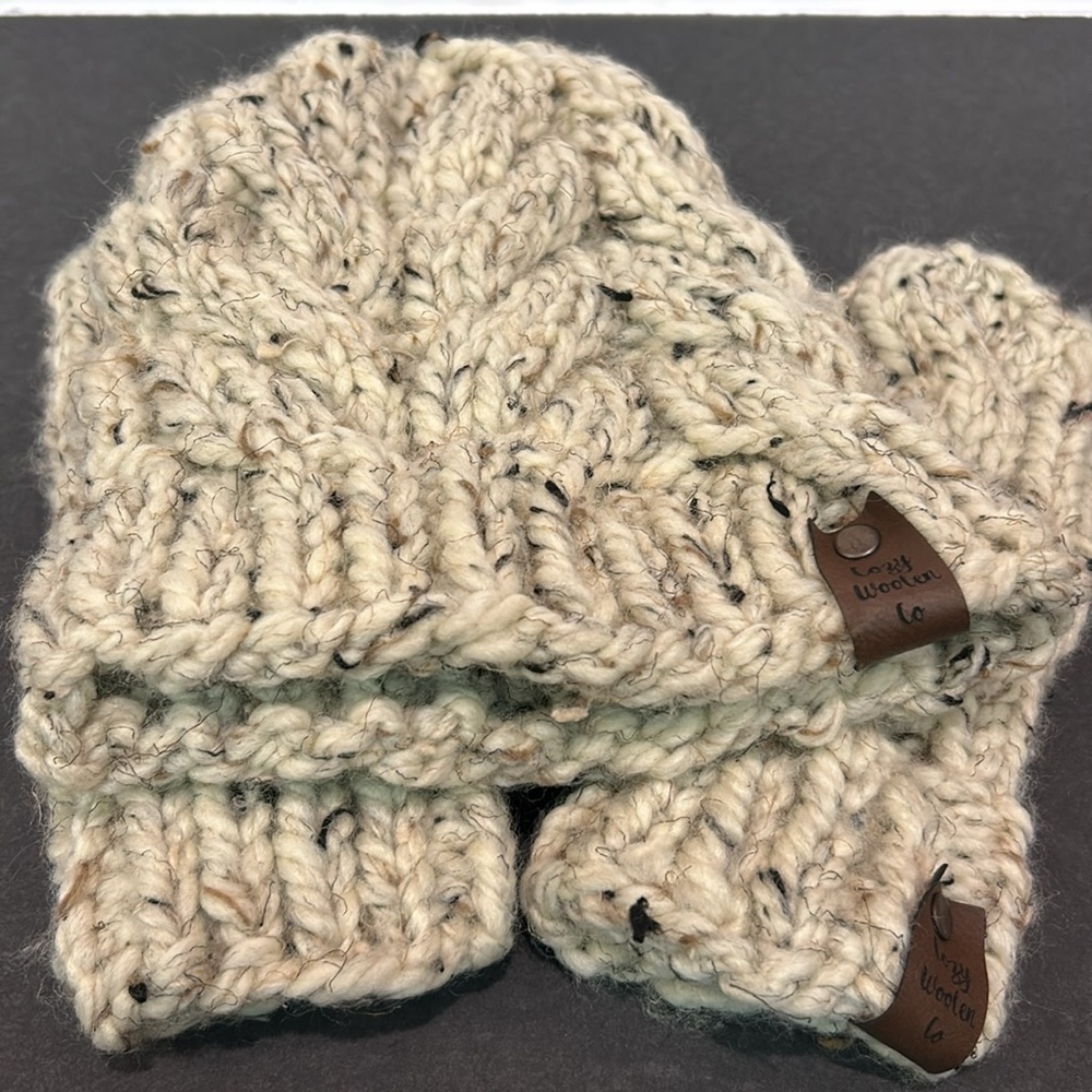 NEW Handmade Chunky Cable Knit Beige Hat & Mittens Set Wool Etsy Cozy Woolen Co - Picture 6 of 10